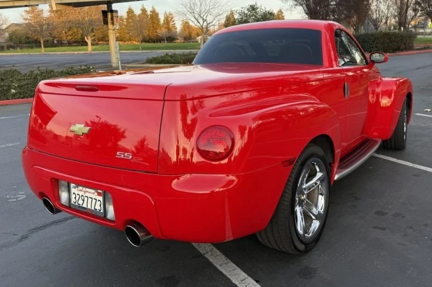 2006 Chevrolet SSR - Image 2 of 7