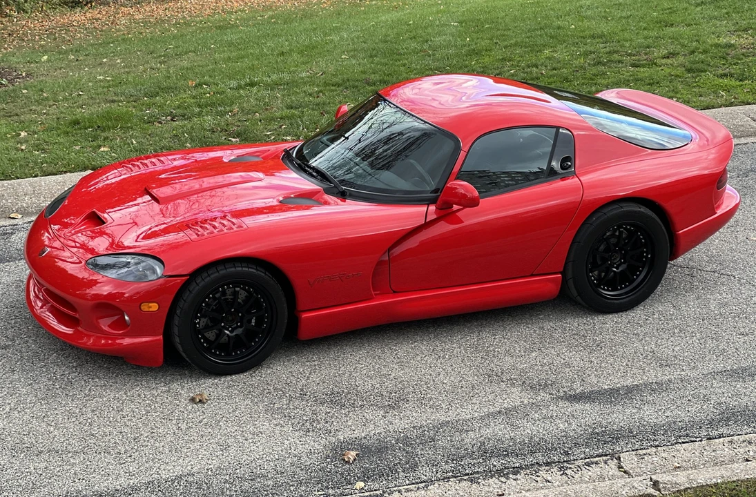 2001 Dodge Viper GTS 2nd Gen - Image 2 of 31