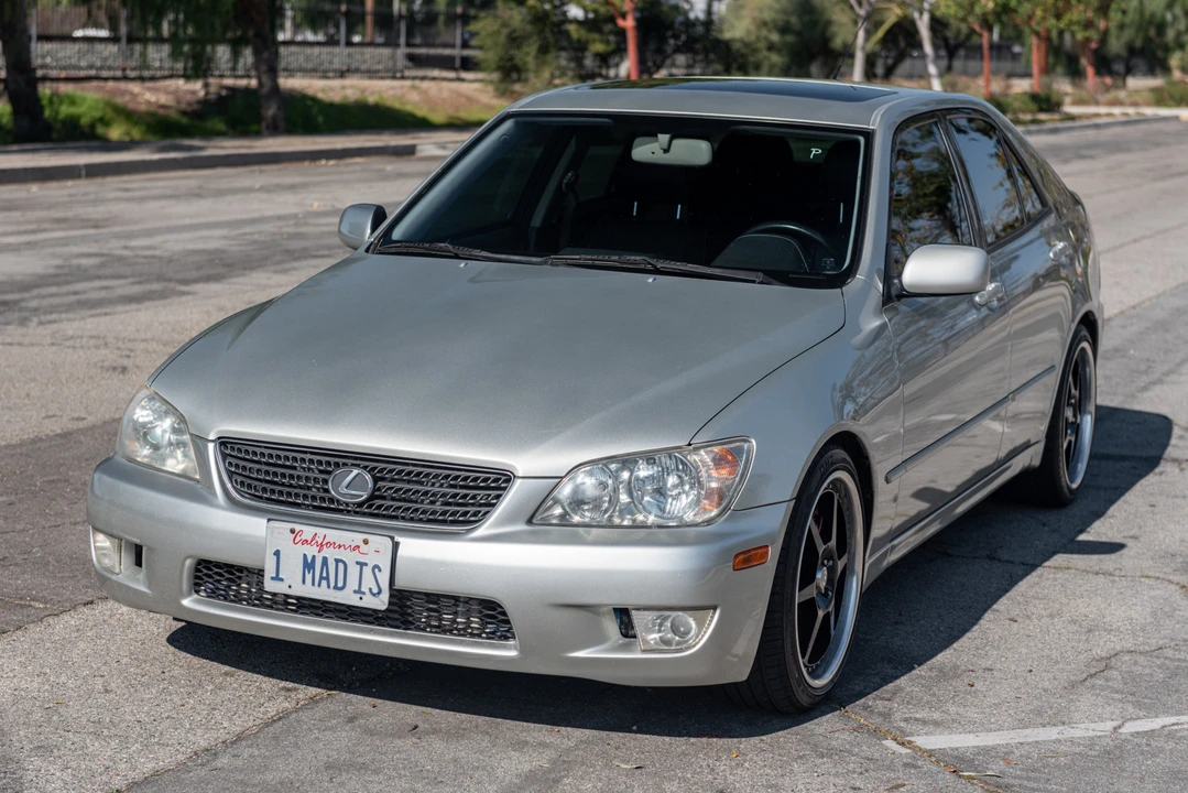 2003 Lexus IS 1st Gen - Image 2 of 31