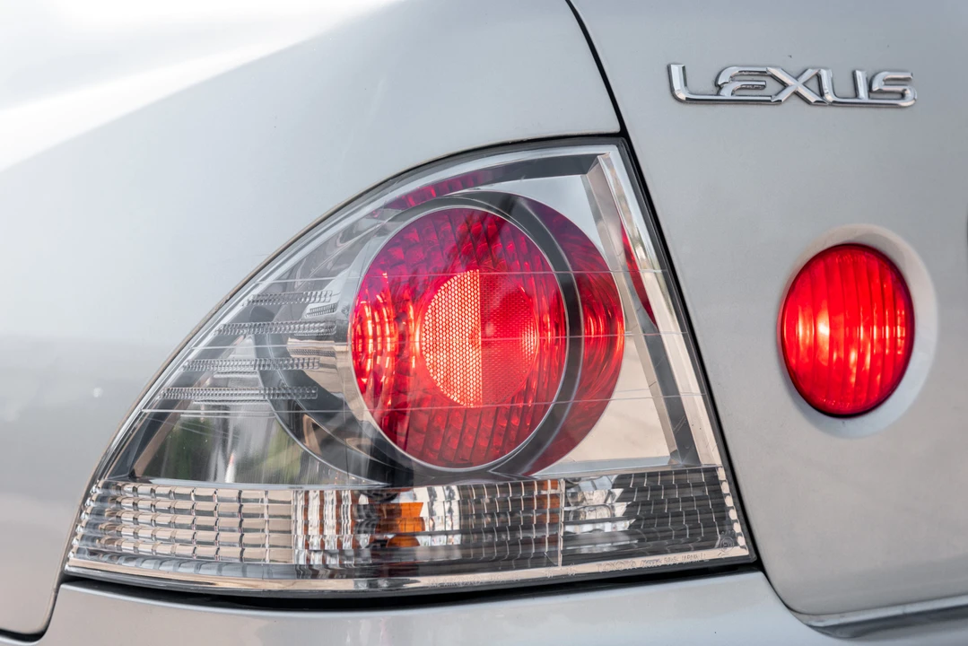 2003 Lexus IS 1st Gen - Image 15 of 31