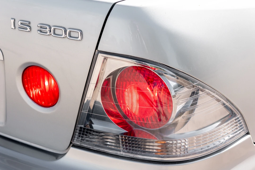 2003 Lexus IS 1st Gen - Image 14 of 31