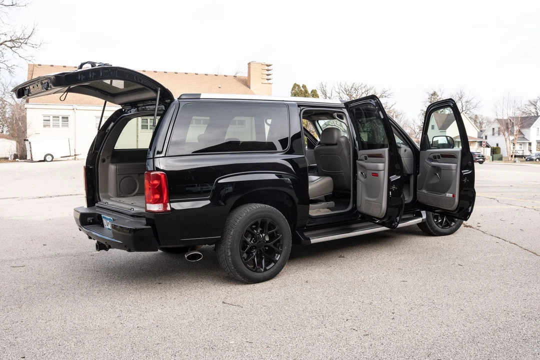 2004 Cadillac Escalade & EXT 2nd Gen - Image 28 of 31
