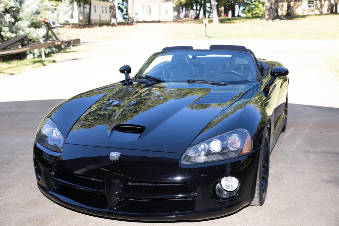 2004 Dodge Viper 3rd Gen - Image 2 of 31