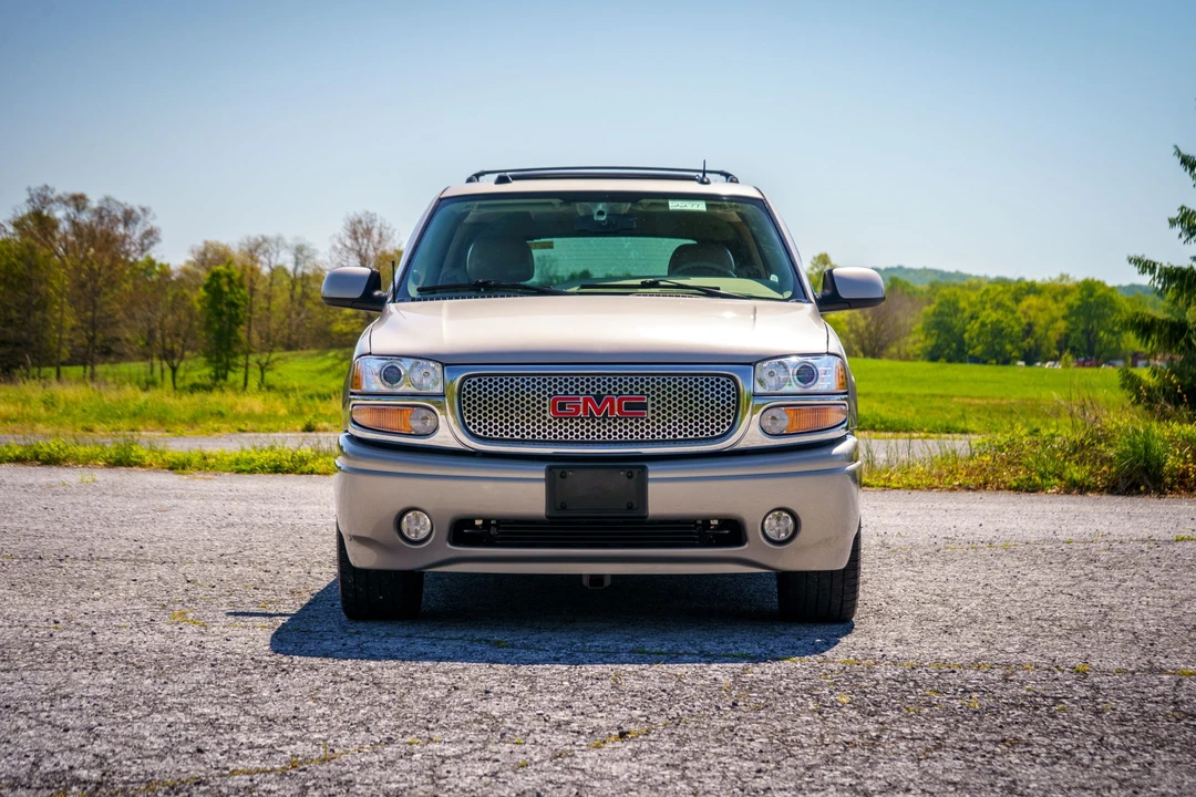 2005 GMC Yukon 2nd Gen - Image 18 of 31