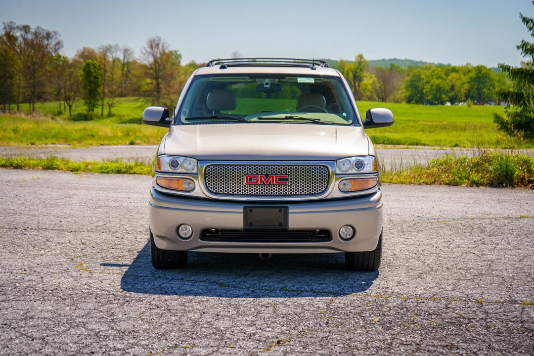 2005 GMC Yukon 2nd Gen - Image 17 of 31
