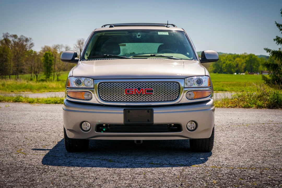 2005 GMC Yukon 2nd Gen - Image 19 of 31