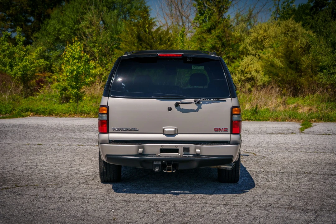 2005 GMC Yukon 2nd Gen - Image 10 of 31
