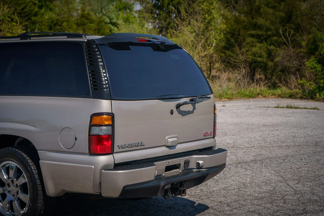2005 GMC Yukon 2nd Gen - Image 25 of 31