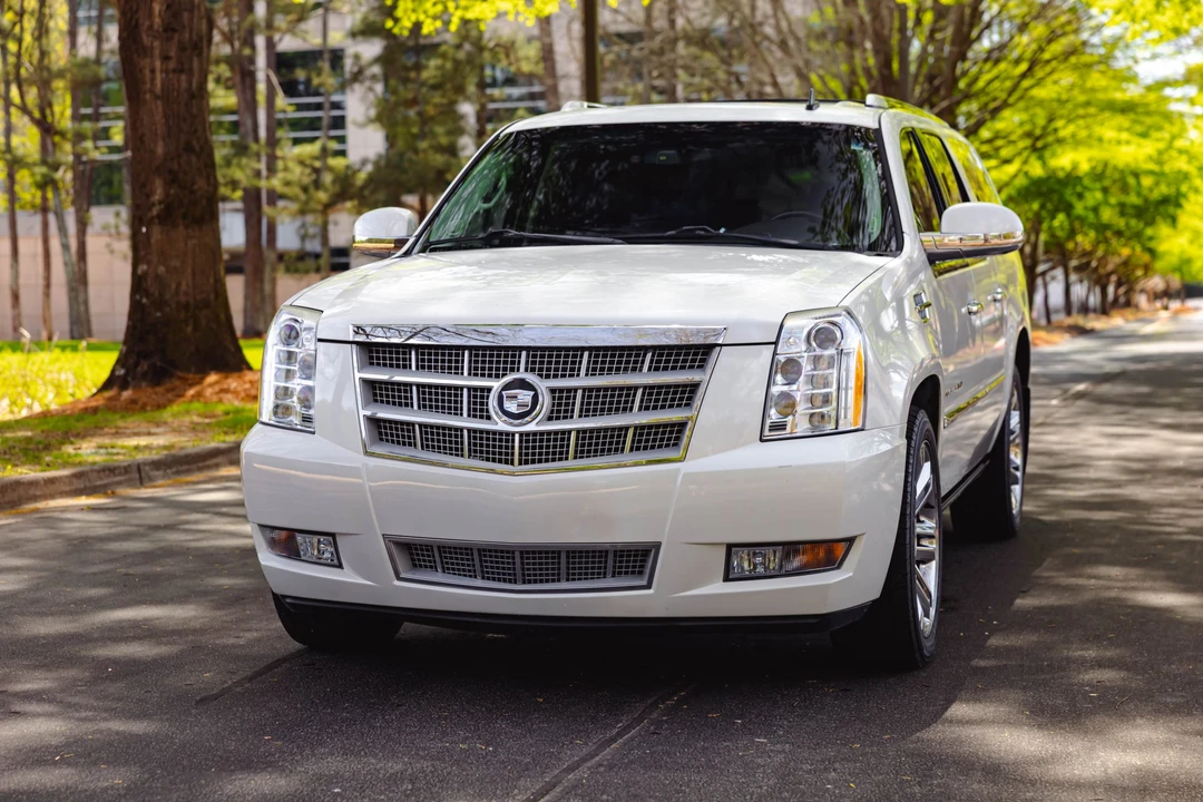 2010 Cadillac Escalade & EXT 3rd Gen - Image 5 of 31