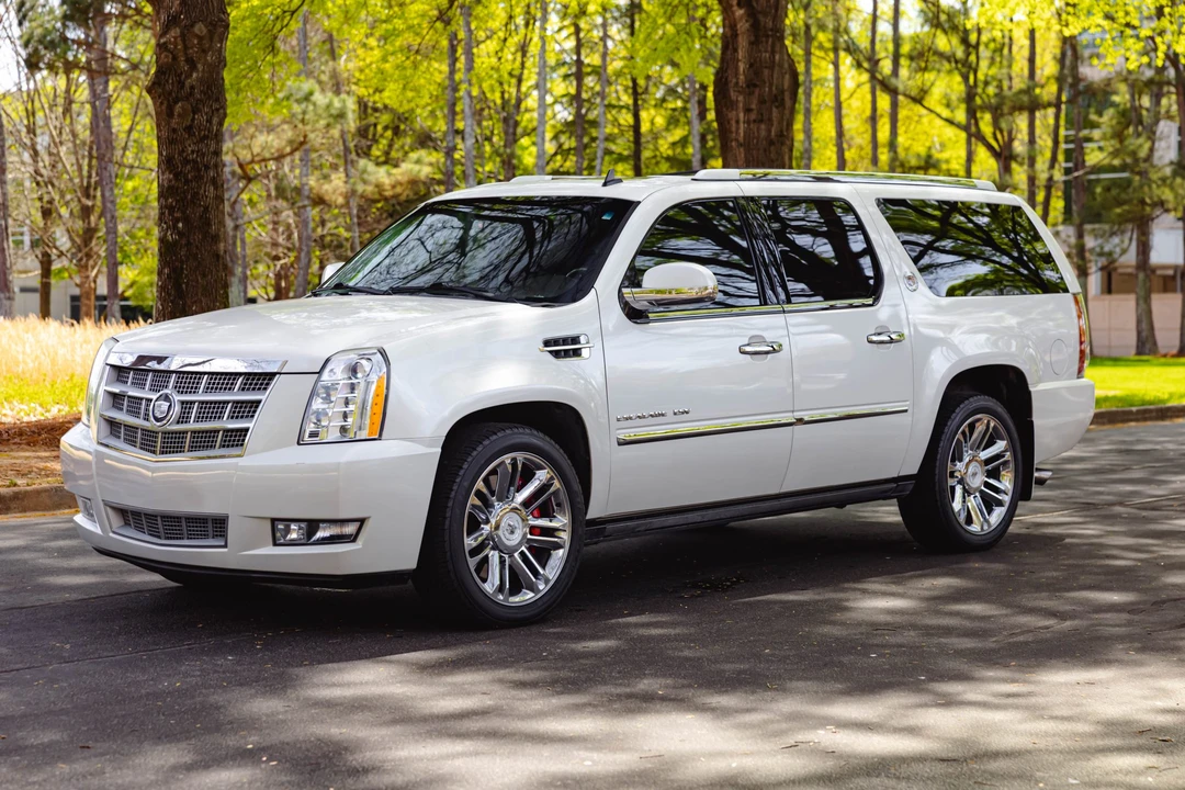 2010 Cadillac Escalade & EXT 3rd Gen - Image 3 of 31