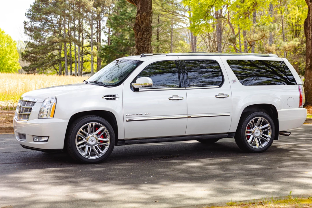 2010 Cadillac Escalade & EXT 3rd Gen - Image 2 of 31