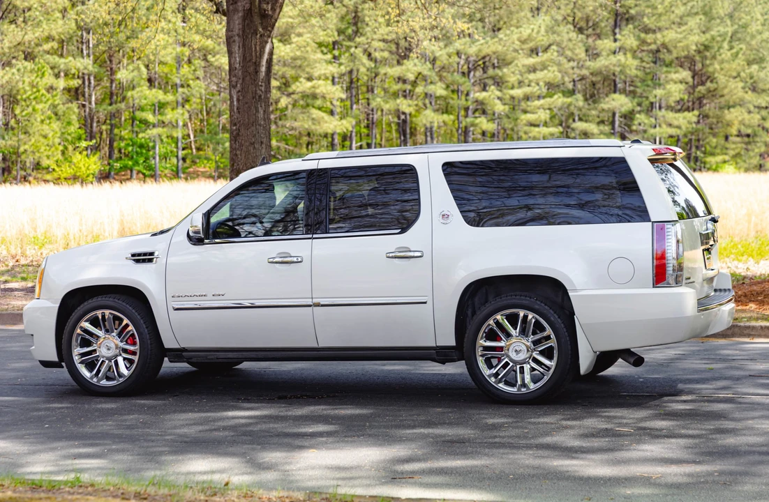 2010 Cadillac Escalade & EXT 3rd Gen - Image 24 of 31