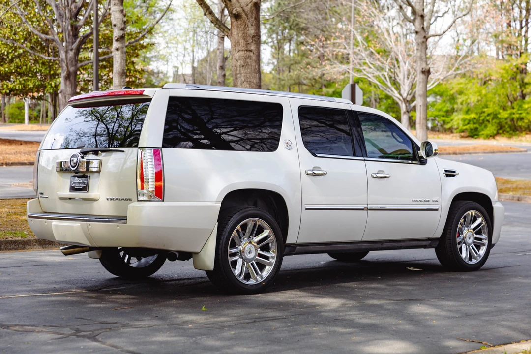 2010 Cadillac Escalade & EXT 3rd Gen - Image 16 of 31