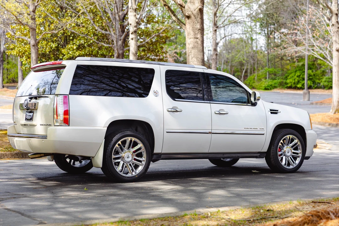 2010 Cadillac Escalade & EXT 3rd Gen - Image 15 of 31