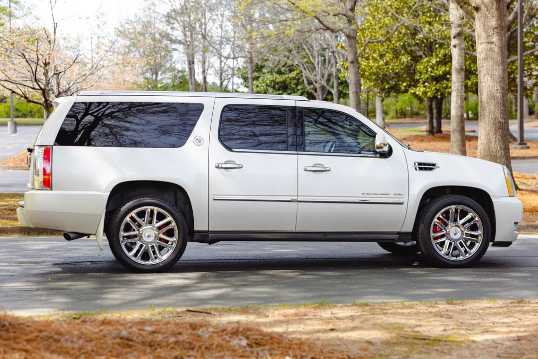 2010 Cadillac Escalade & EXT 3rd Gen - Image 14 of 31