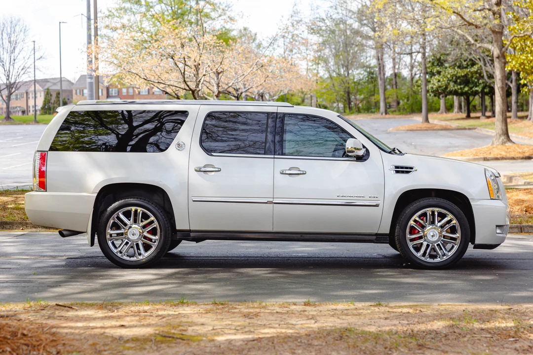 2010 Cadillac Escalade & EXT 3rd Gen - Image 13 of 31