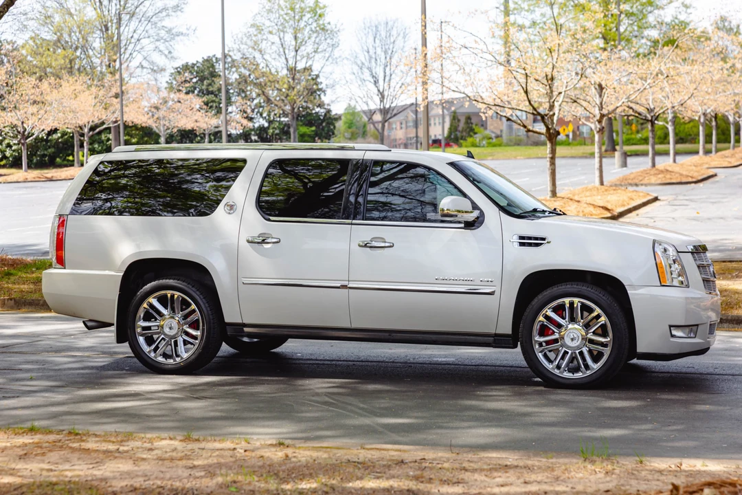 2010 Cadillac Escalade & EXT 3rd Gen - Image 12 of 31