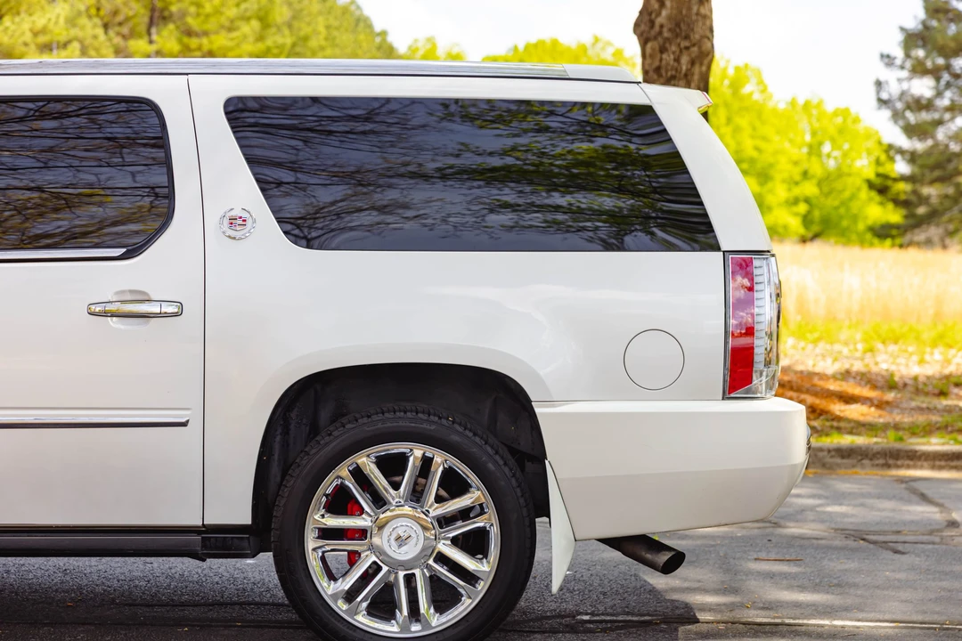 2010 Cadillac Escalade & EXT 3rd Gen - Image 30 of 31