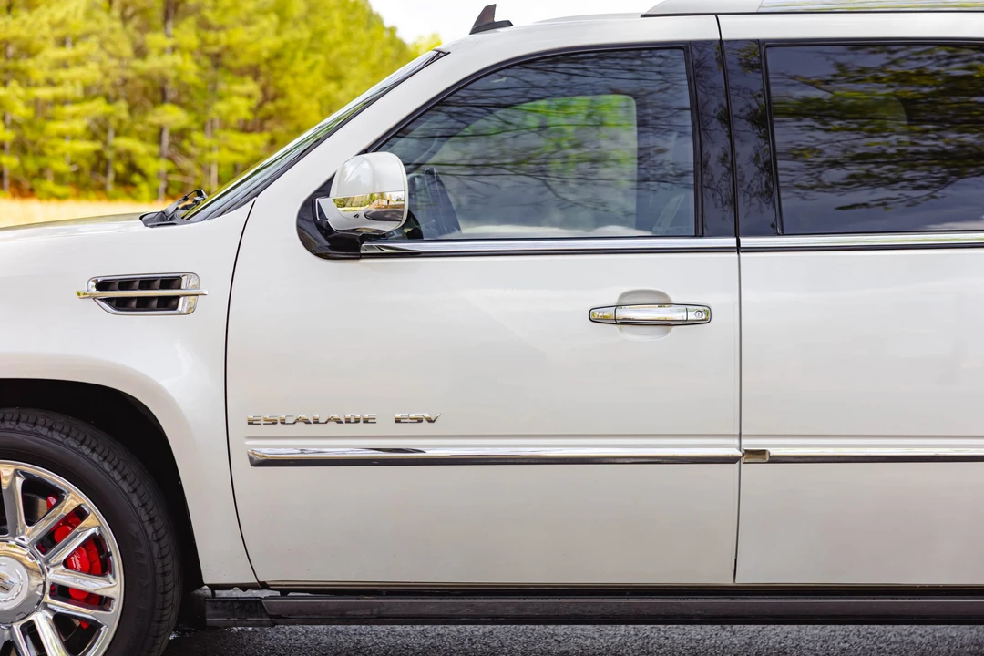 2010 Cadillac Escalade & EXT 3rd Gen - Image 28 of 31
