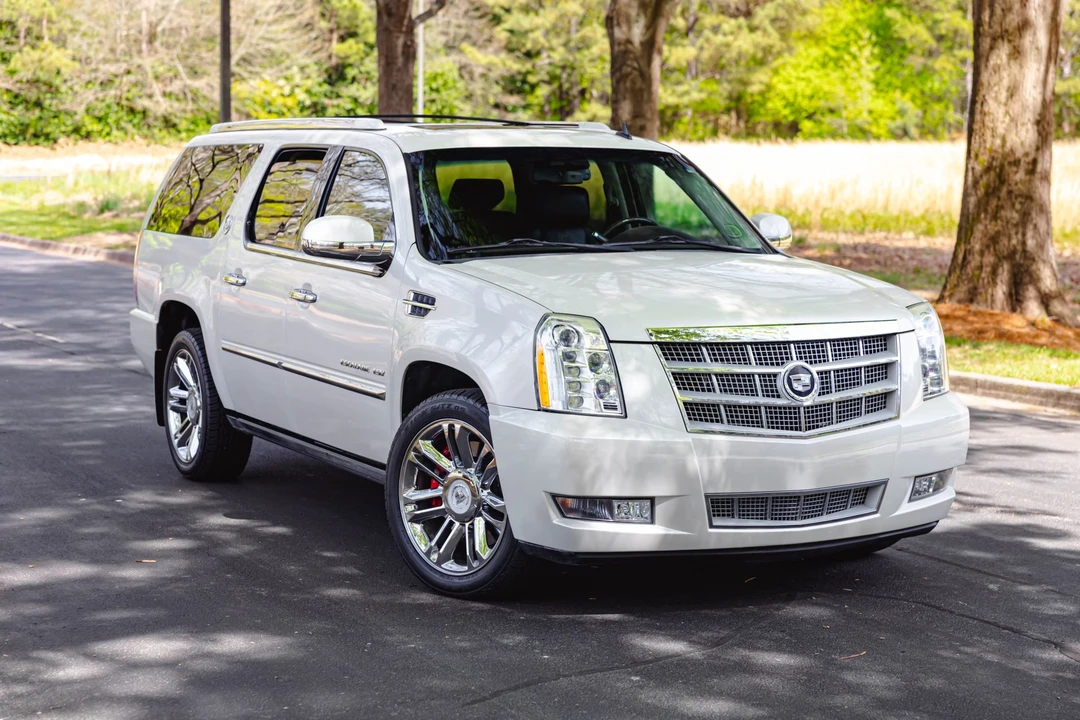 2010 Cadillac Escalade & EXT 3rd Gen - Image 10 of 31