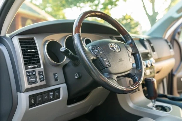 2013 Toyota Sequoia 2nd Gen - Image 5 of 7