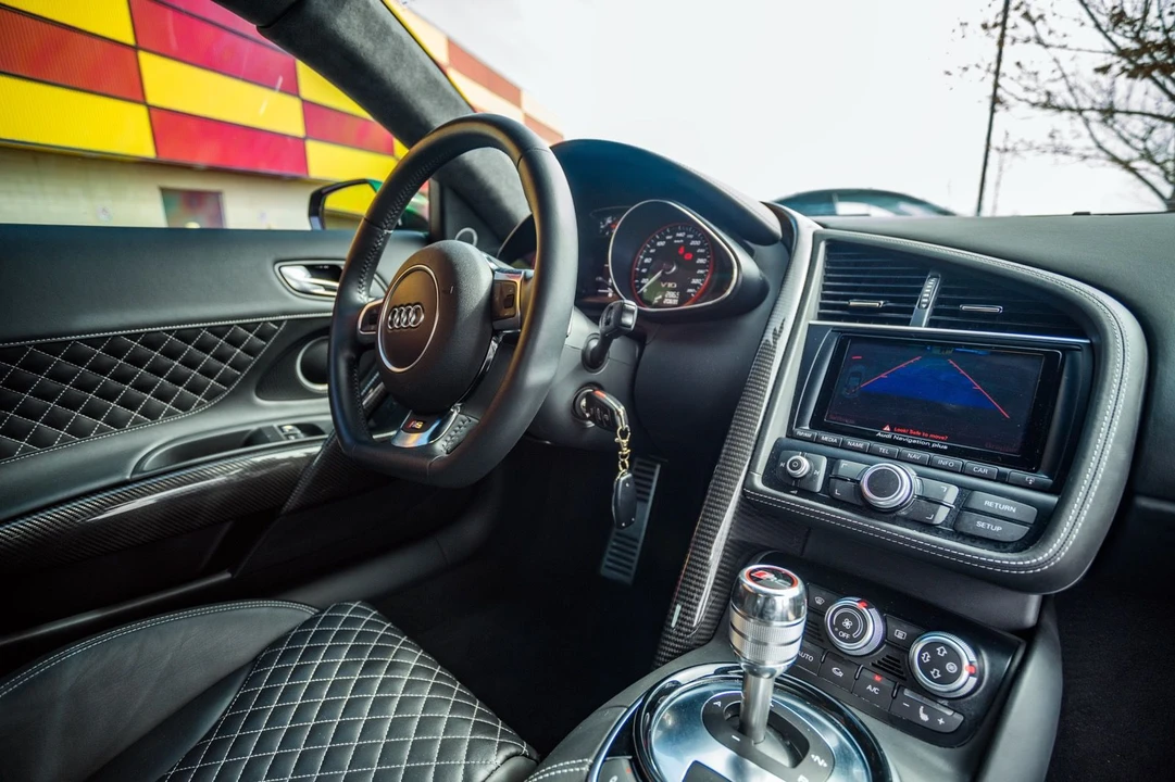 2014 Audi 42 R8 - Image 27 of 31