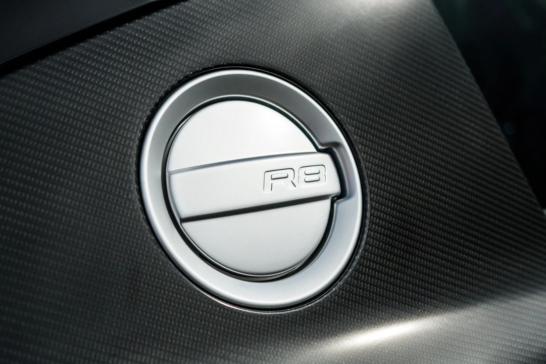 2014 Audi 42 R8 - Image 15 of 31