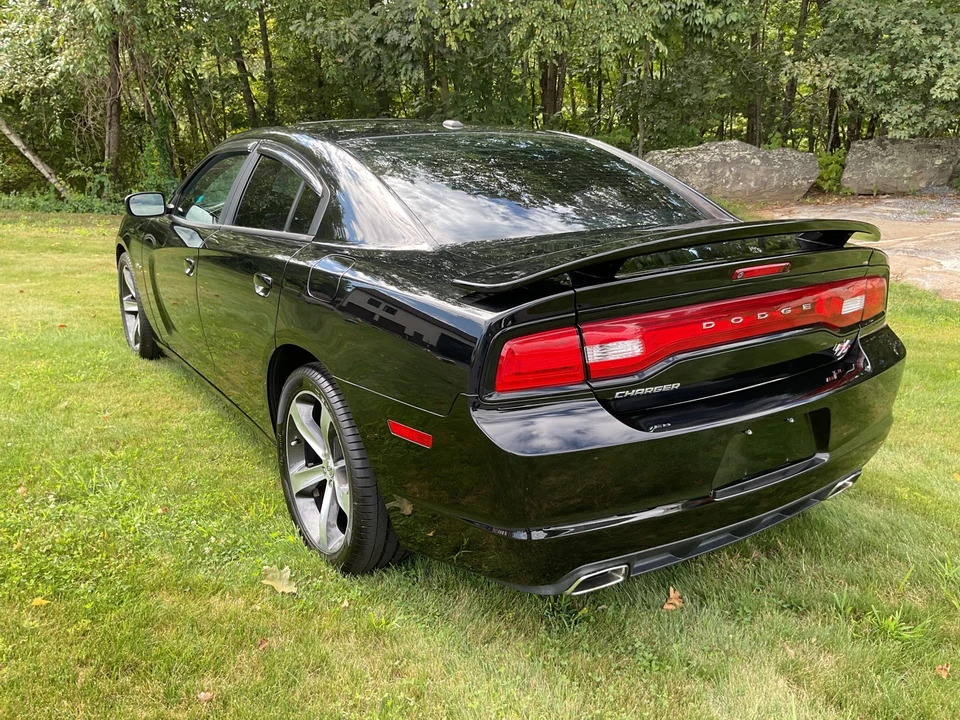 2014 Dodge Charger 6th Gen - Image 10 of 31