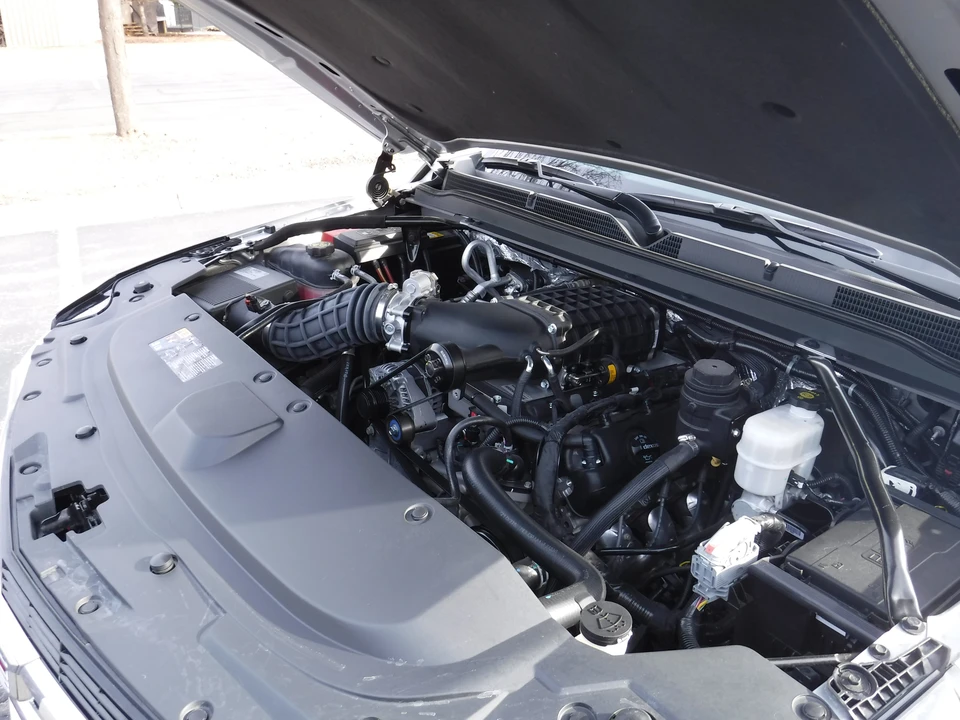 2015 Cadillac Escalade 4th Gen - Image 3 of 4