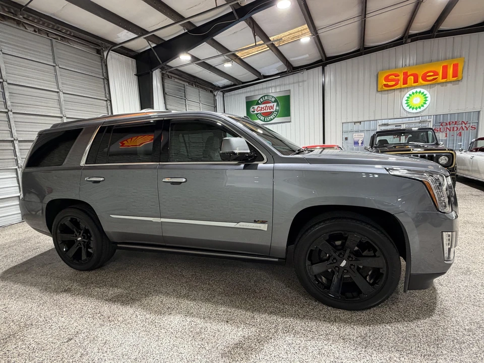 2018 Cadillac Escalade 4th Gen - Image 19 of 31