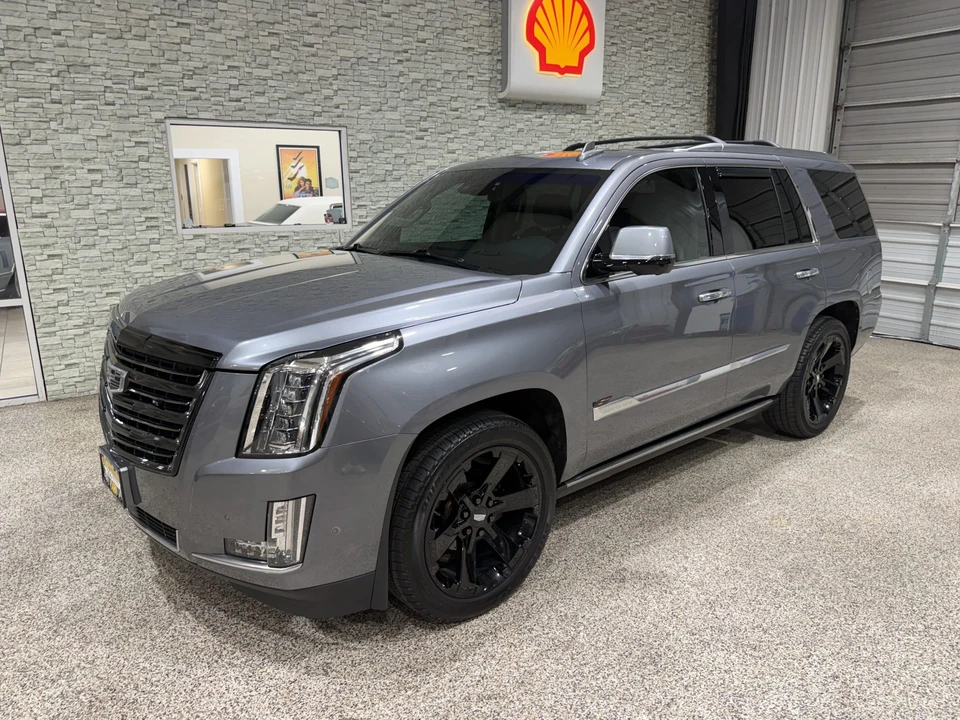 2018 Cadillac Escalade 4th Gen - Image 2 of 31