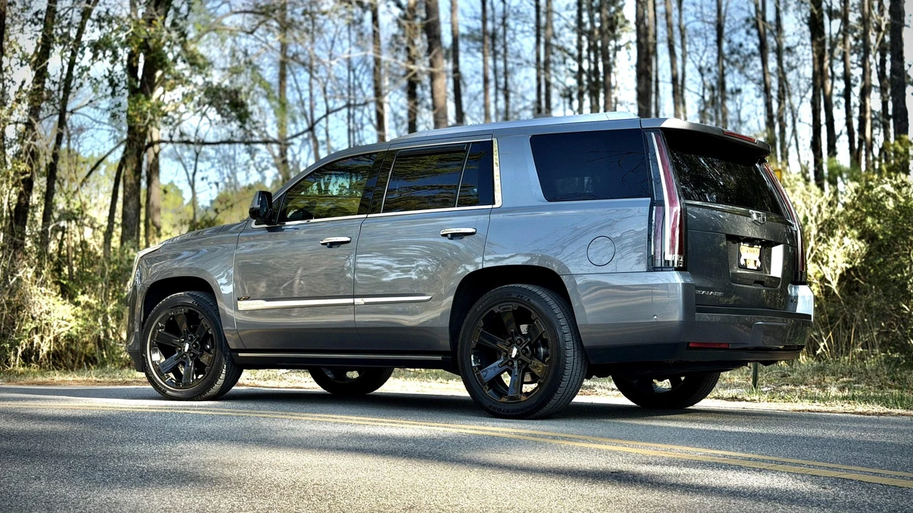 2018 Cadillac Escalade 4th Gen - Image 19 of 31