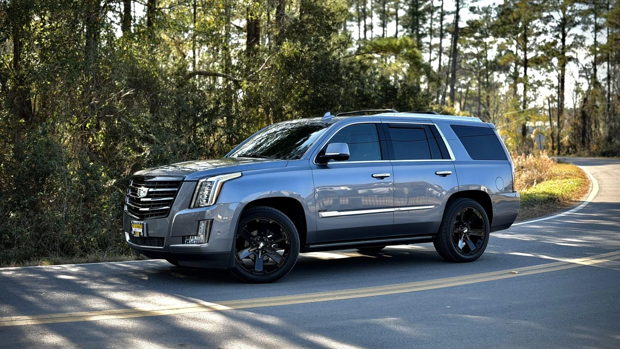 2018 Cadillac Escalade 4th Gen - Image 2 of 31
