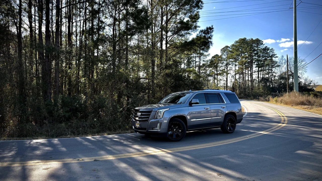 2018 Cadillac Escalade 4th Gen - Image 3 of 31