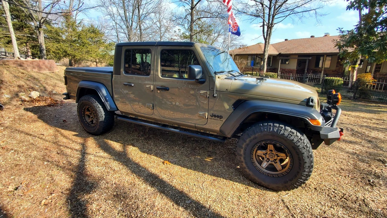 2020 Jeep JT Gladiator - Image 24 of 31