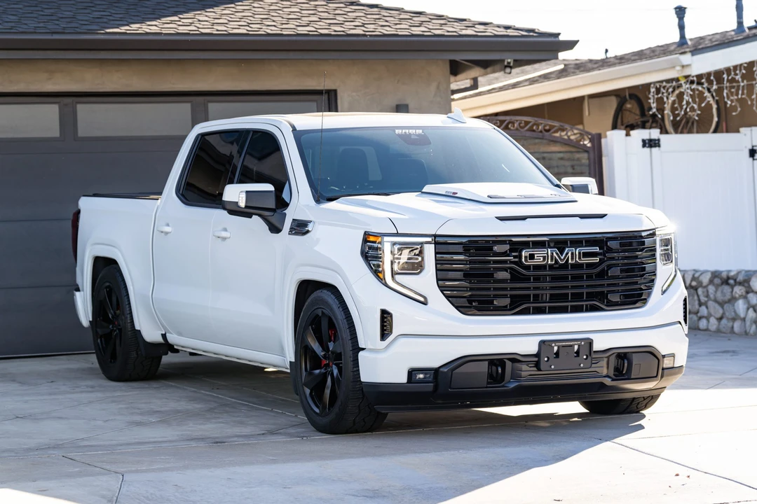 2024 GMC Sierra 5th Gen - Image 4 of 31