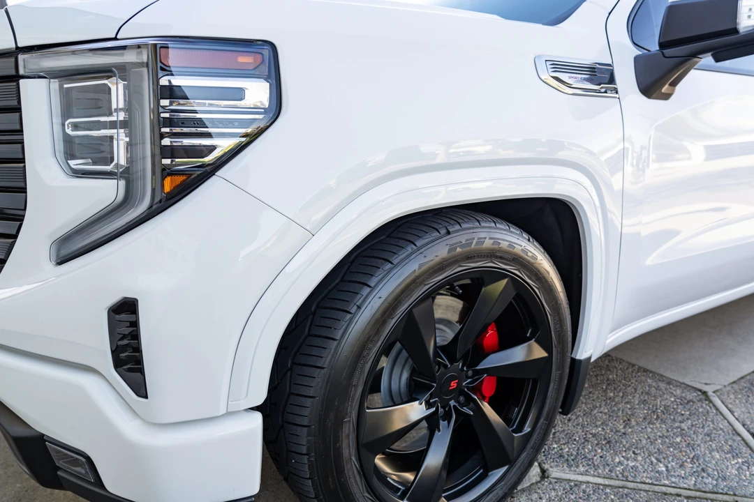 2024 GMC Sierra 5th Gen - Image 14 of 31