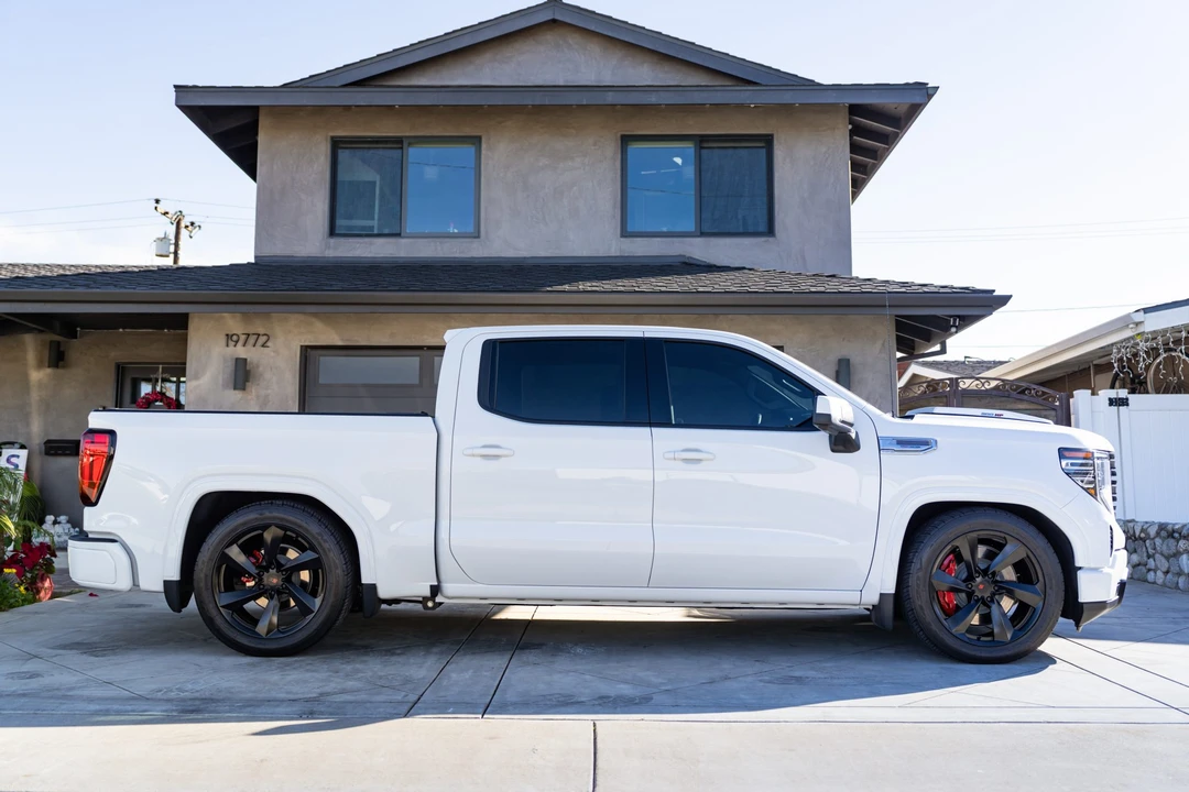 2024 GMC Sierra 5th Gen - Image 5 of 31