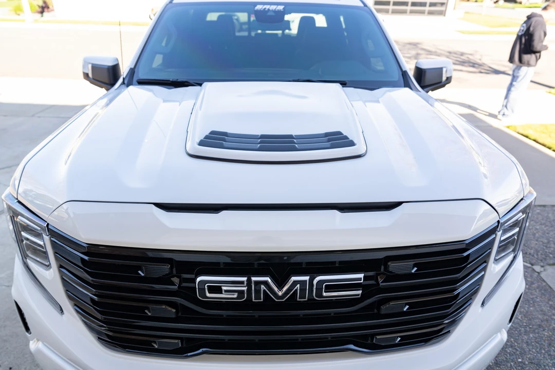 2024 GMC Sierra 5th Gen - Image 16 of 31