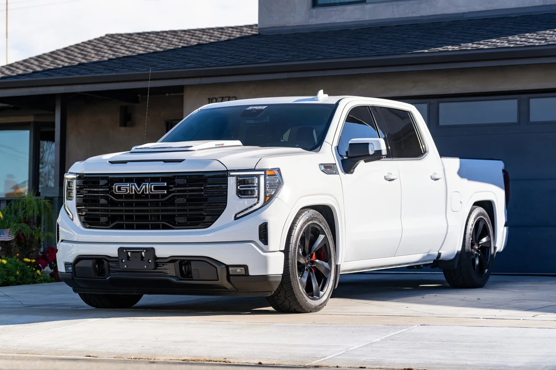 2024 GMC Sierra 5th Gen - Image 2 of 31