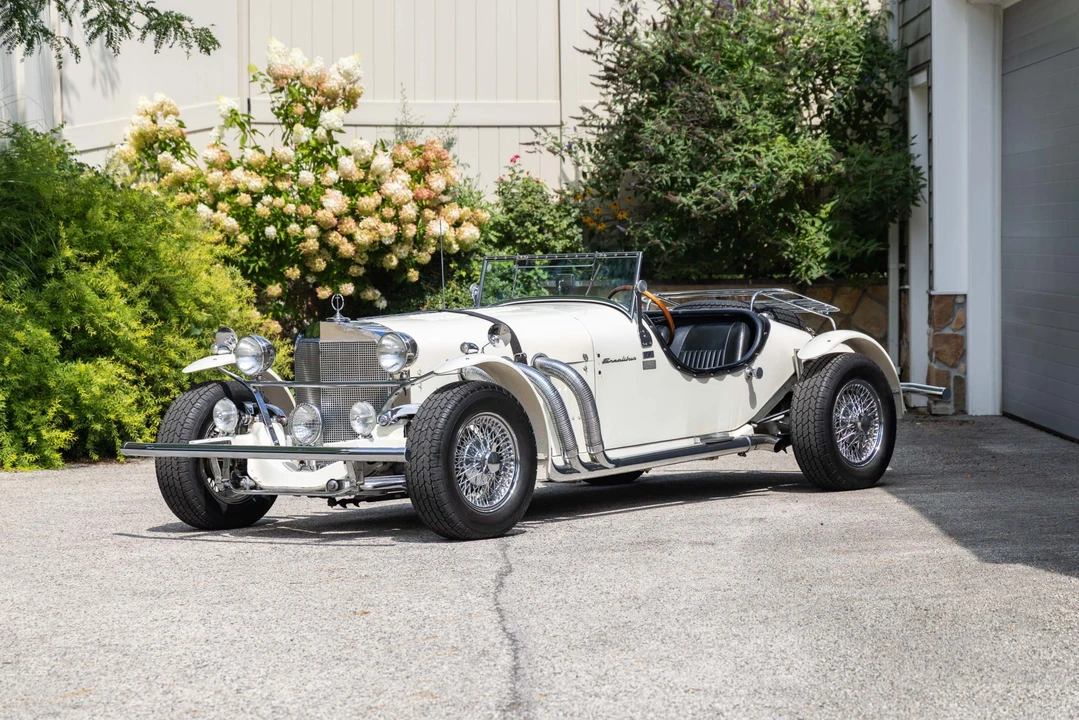 Excalibur - Image 2 of 31
