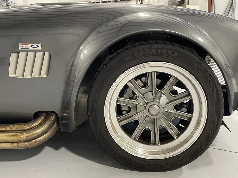 Shelby Cobra Replica - Image 25 of 31