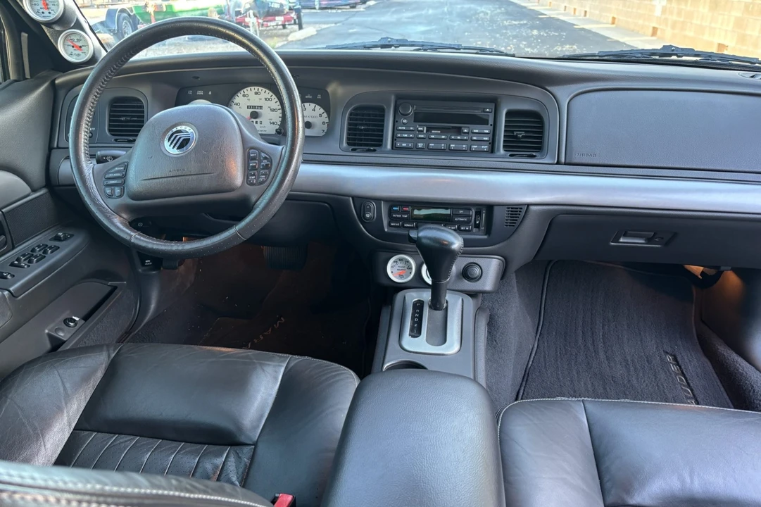 2004 Mercury Marauder - Image 5 of 8