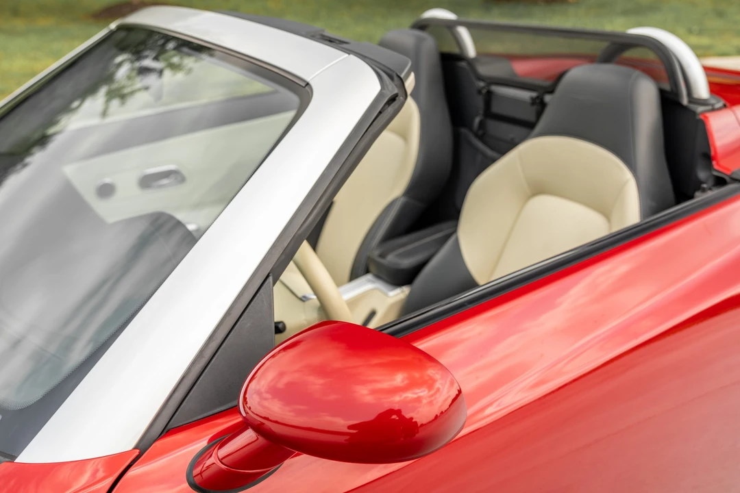 2005 Chrysler Crossfire - Image 18 of 31
