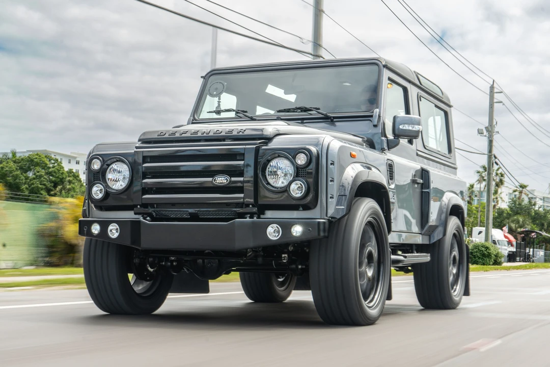 Land Rover Defender 90 - Image 23 of 31