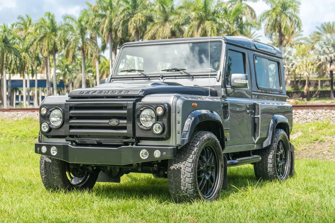 Land Rover Defender 90 - Image 3 of 31
