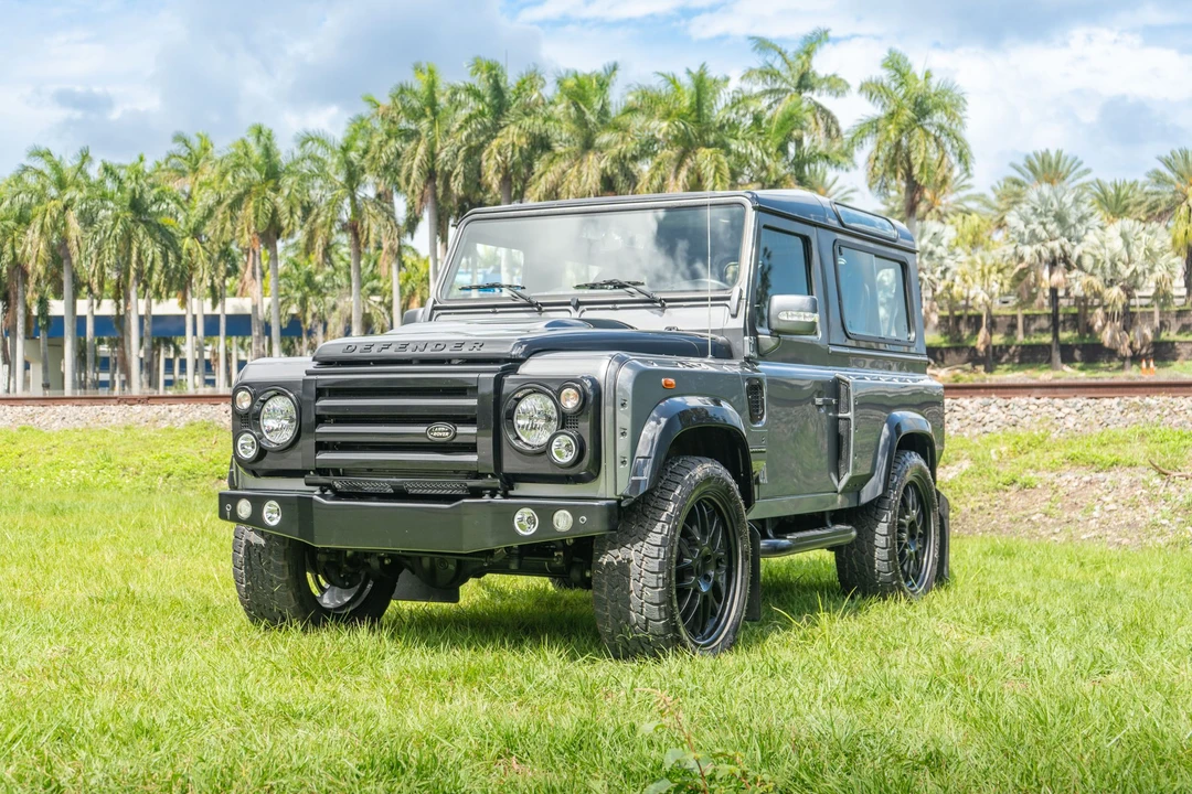 Land Rover Defender 90 - Image 5 of 31