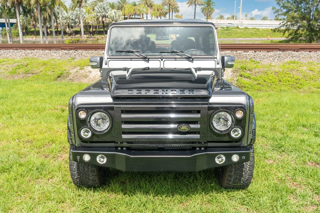 Land Rover Defender 90 - Image 19 of 31
