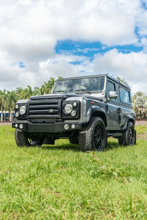 Land Rover Defender 90 - Image 4 of 31