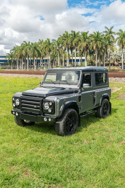 Land Rover Defender 90 - Image 6 of 31
